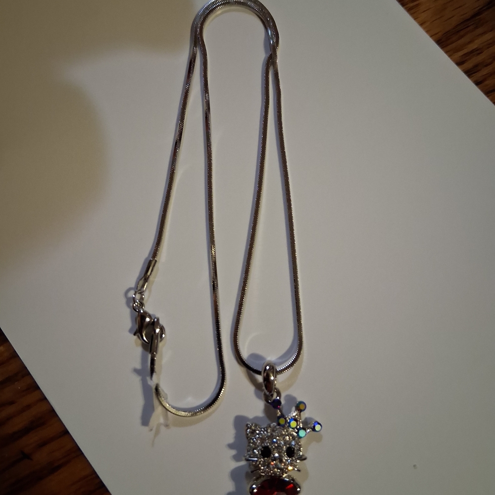 Chic Silver Necklace with Red Cat Pendant